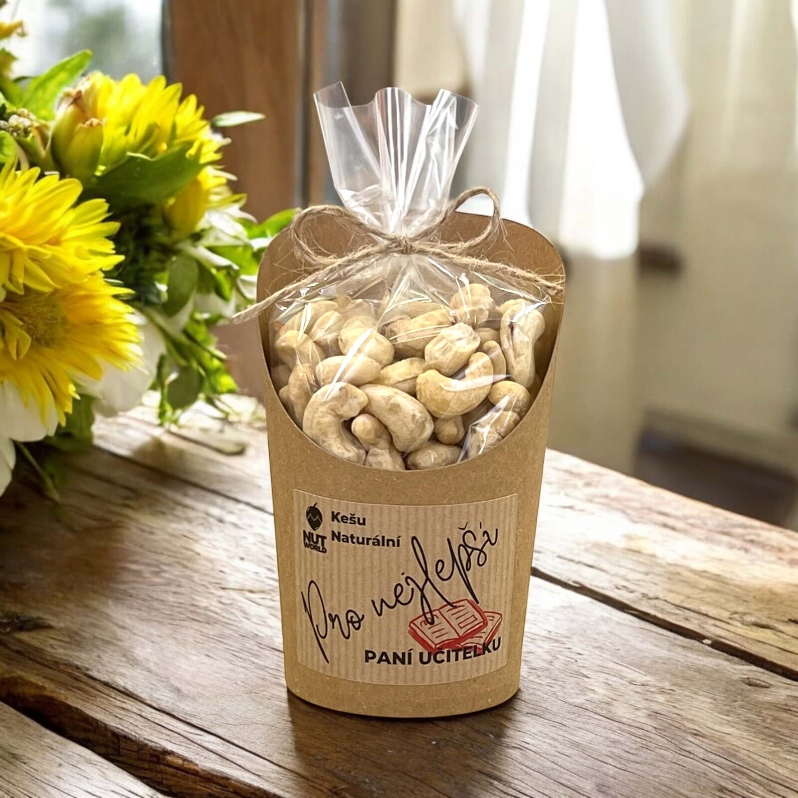 Nutworld.cz Kešu natural v celofánku a kelímku 180g - PRO PANÍ UČITELKU