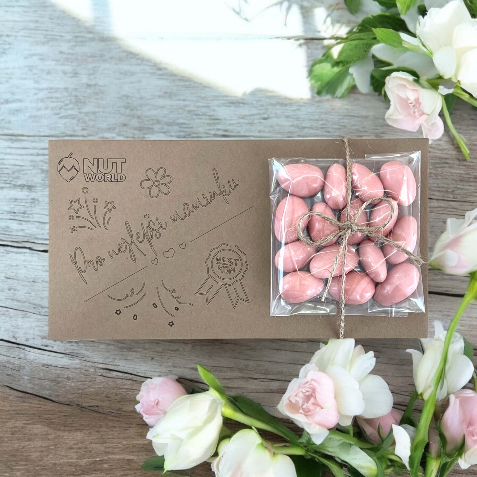 Nutworld.cz Dárková ořechová kazetka 50g - Mandle v jahodovém jogurtu - PRO MAMINKU