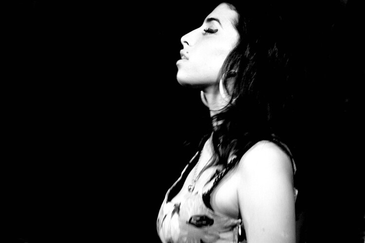 David Sinclair/Popperfoto Fotografie Amy Winehouse Live At Pizza Express Jazz Club, David Sinclair/Popperfoto, 40 × 26.7 cm