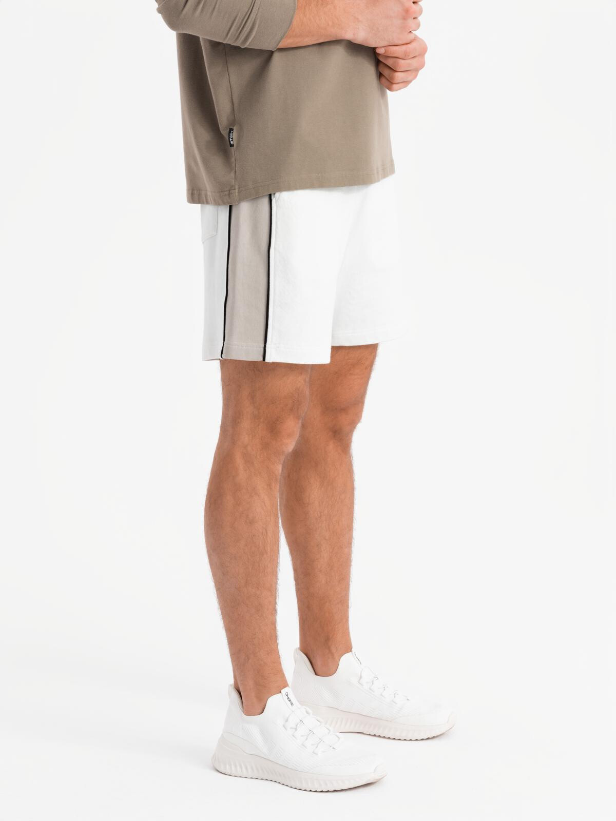 Ombre Men's short sweat shorts with wide stripes - broken white