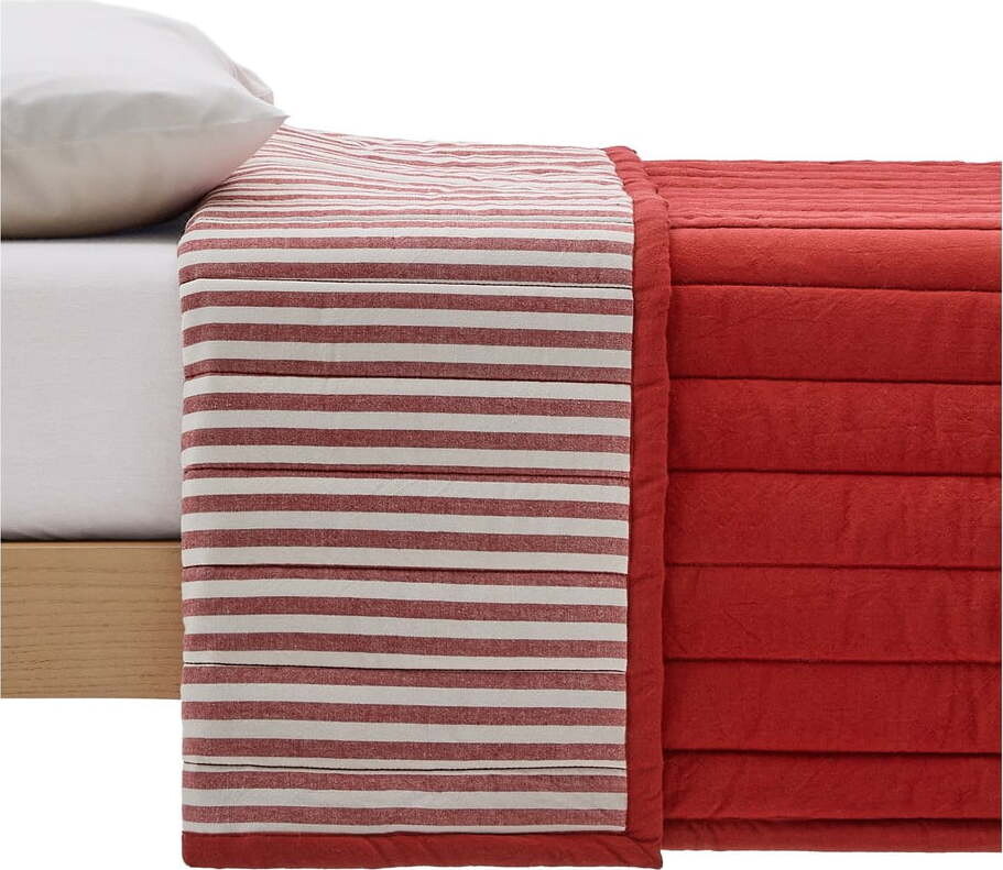 Červený prošívaný přehoz z Bio bavlny 180x240 cm Sini – Kave Home