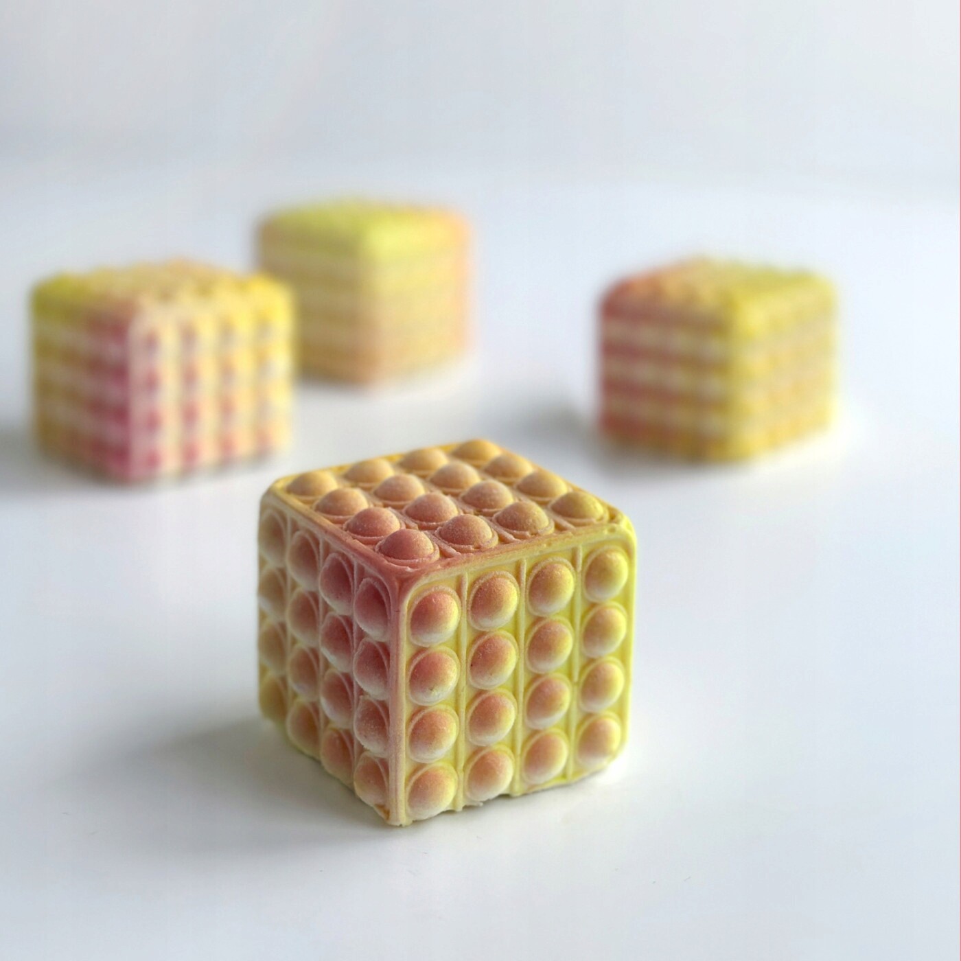 Silikonová forma ručně vyrobená „Pop it Mini Cube“ od Dinara Kasko