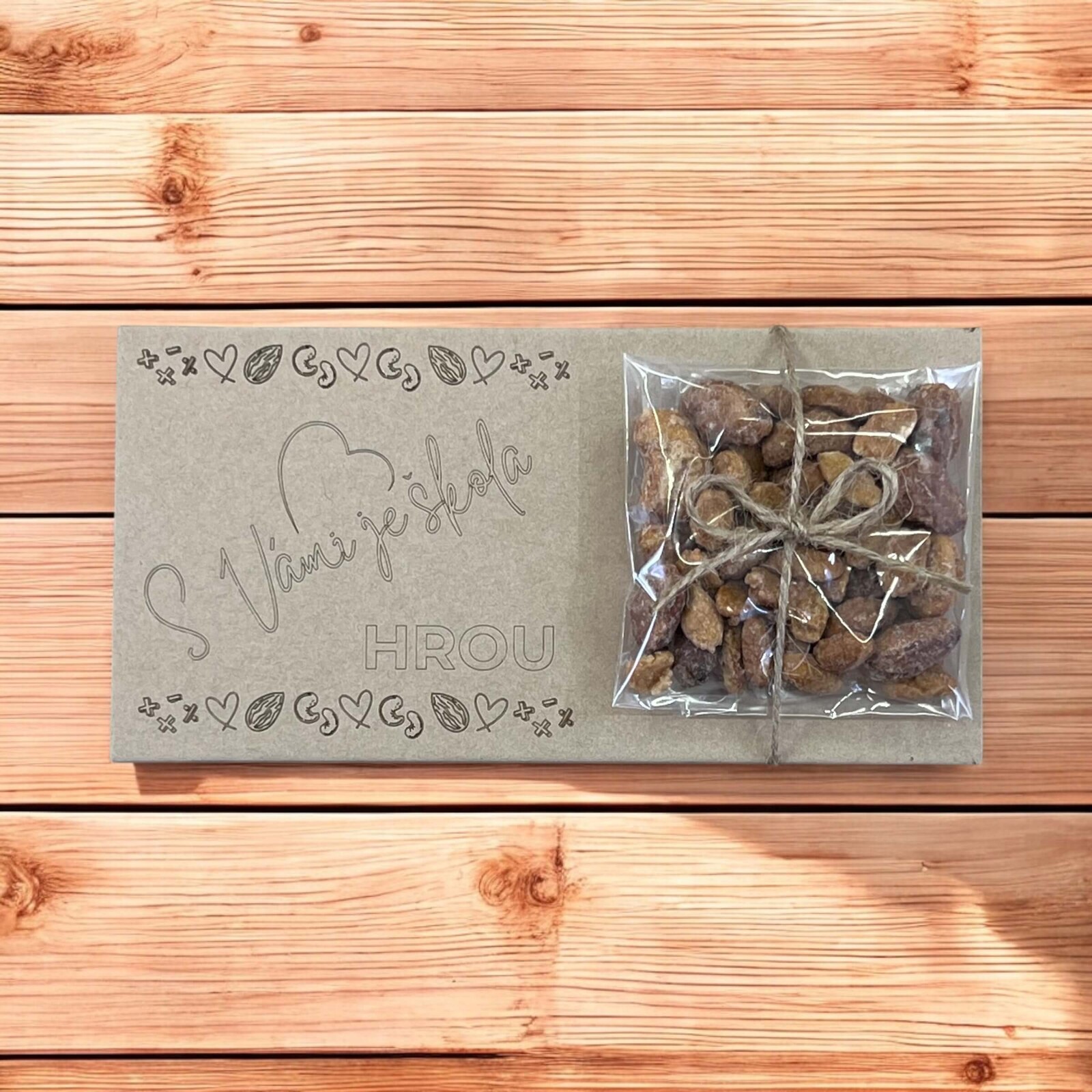 Dárková kazetka - MIX ořechů v medu a soli 50g - S VÁMI JE ŠKOLA HROU