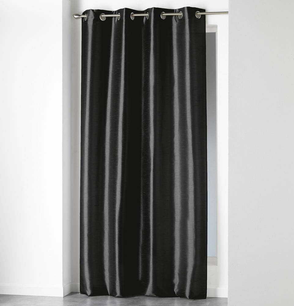 Černý závěs z mikrosaténu 140x240 cm Shana – douceur d'intérieur