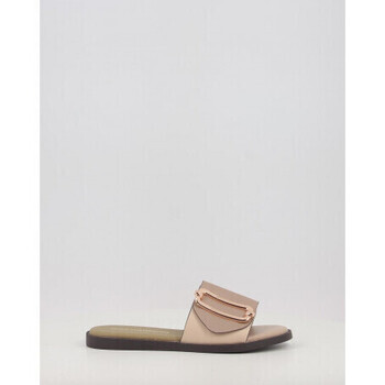 Noa Harmon  9979 GRAPE  Hnědá