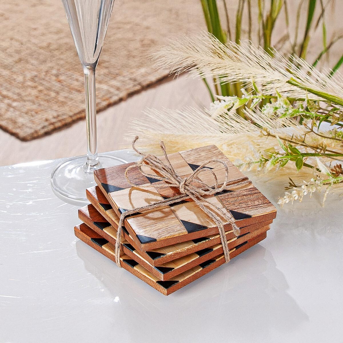 Gilde Podtácky, mangové dřevo, 4 ks