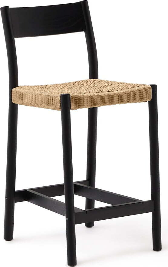 Černá/v přírodní barvě barová židle z dubového dřeva (výška sedáku 65 cm) Yalia – Kave Home