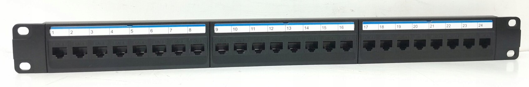 24-PORTOVÝ Patchpanel Namontovaný V Serverové Skříni RJ45 S Rámem A Držákem