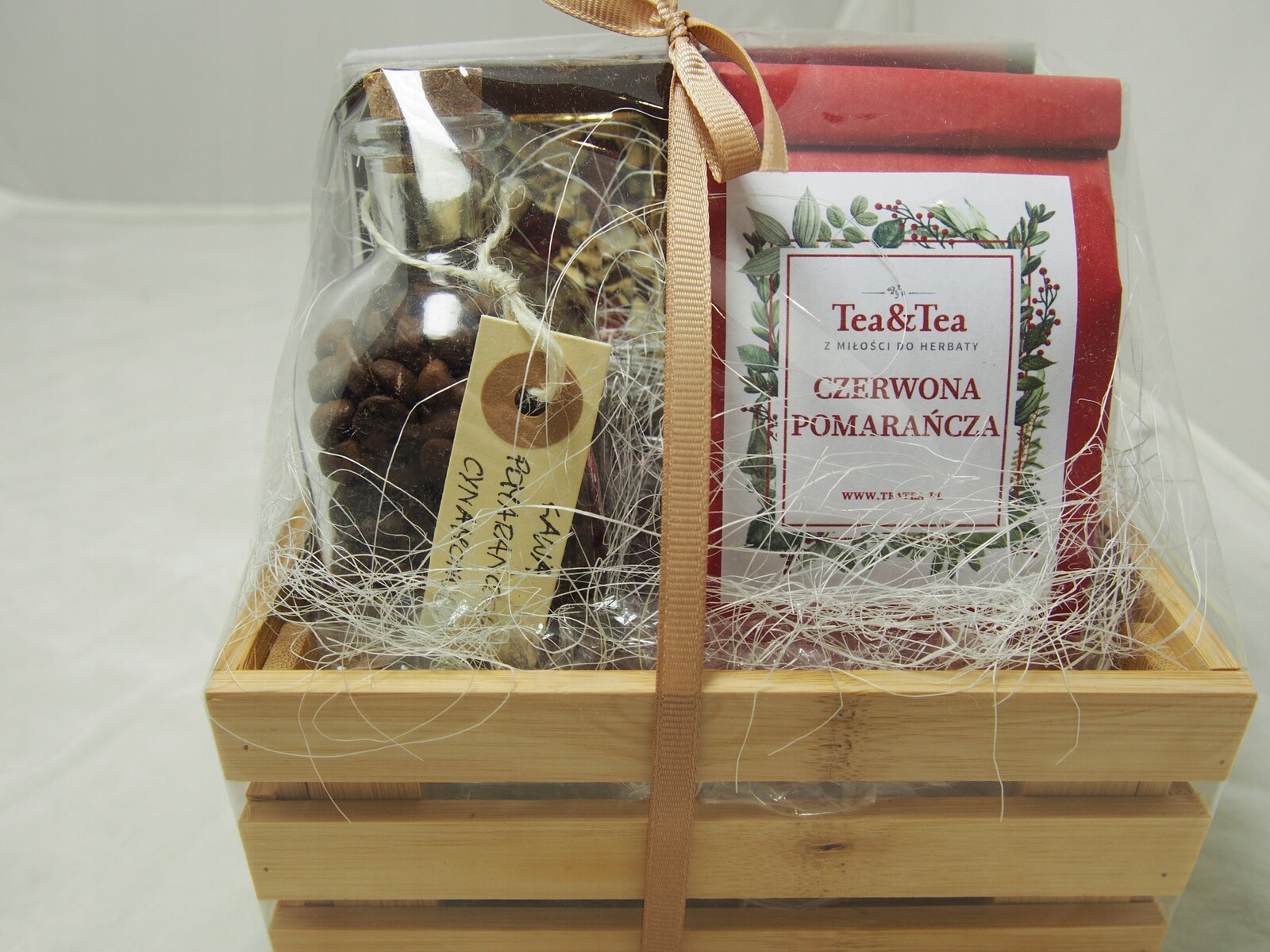 Sada s čajem, kávou a čokoládou v dřevěné krabičce