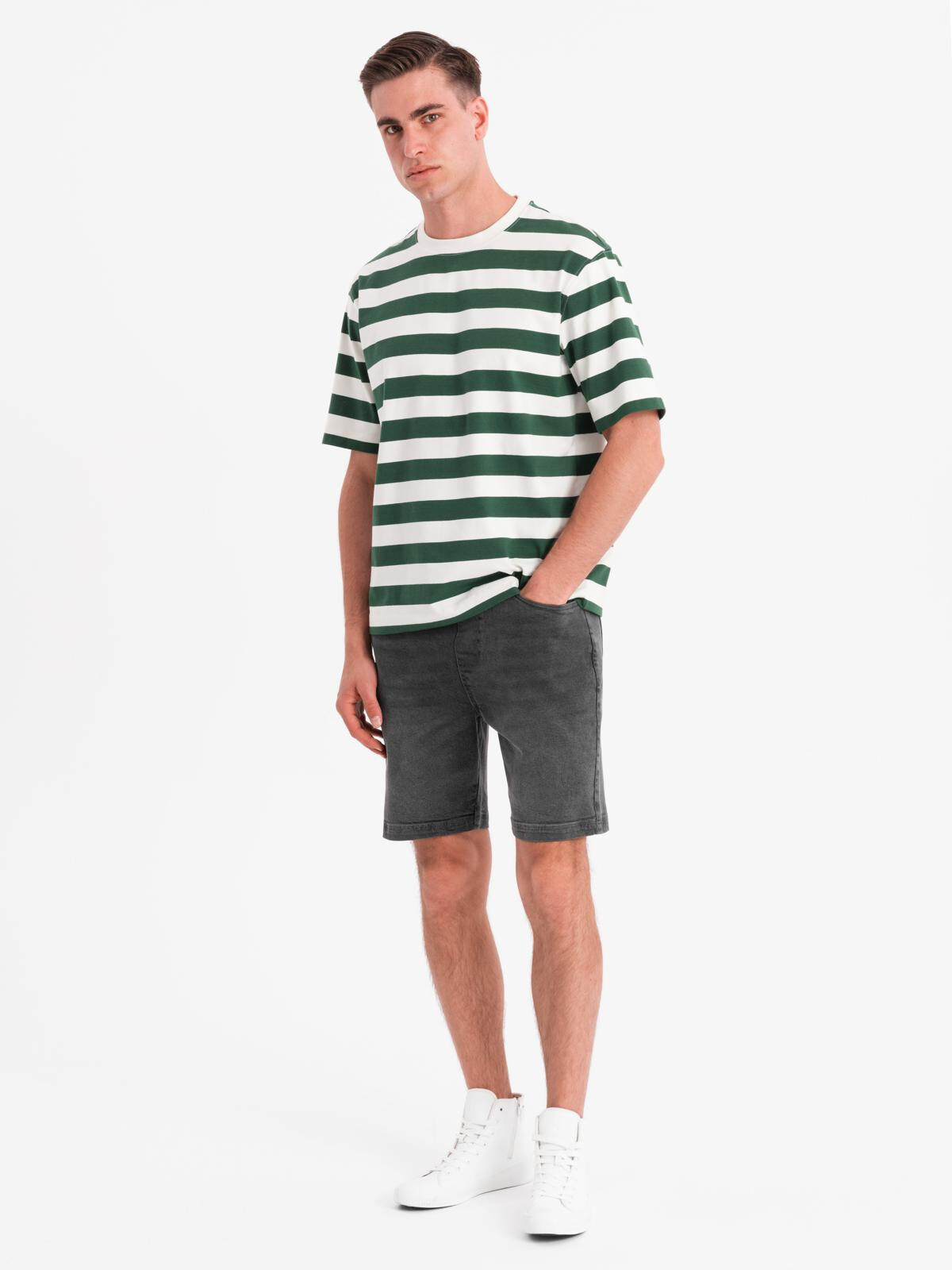 Ombre Men's shorts with elastic waistband and wash effect - grey