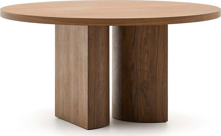 Kulatý jídelní stůl s deskou v dekoru ořechového dřeva ø 150 cm Nealy – Kave Home