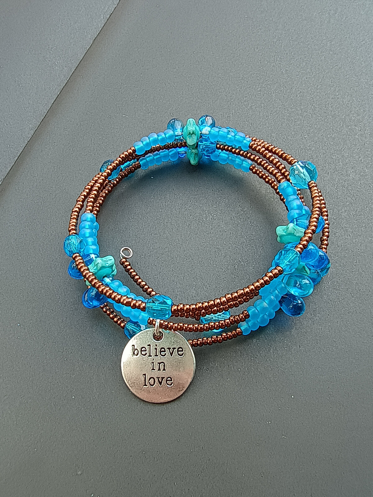 Emada Náramek, 2001, paměťový drát, Modrásek, 1 ks