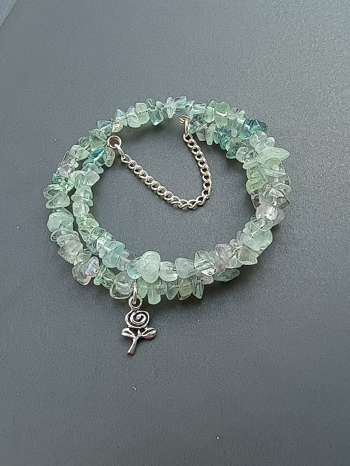 Emada Náramek, 2004, paměťový drát, Růže z fluoritu, 1 ks