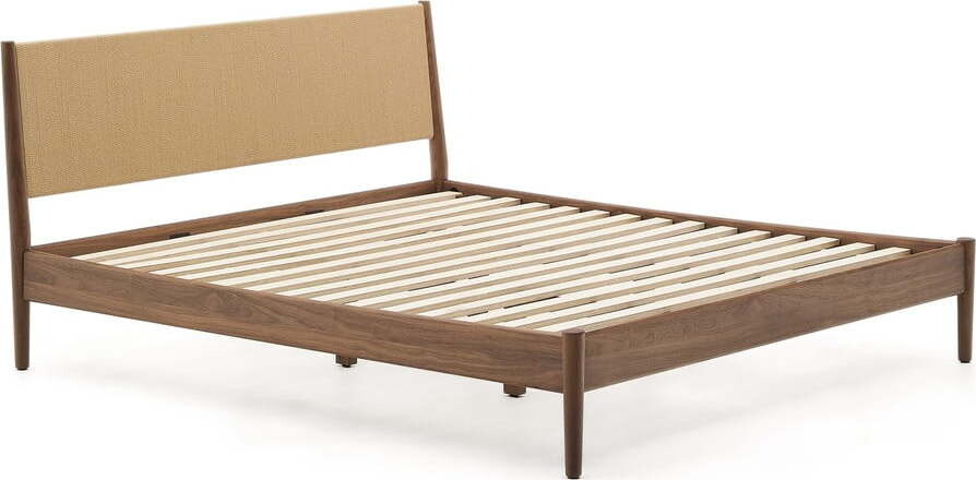 Tmavě hnědá dvoulůžková postel z ořechového dřeva s roštem 180x200 cm Elan – Kave Home