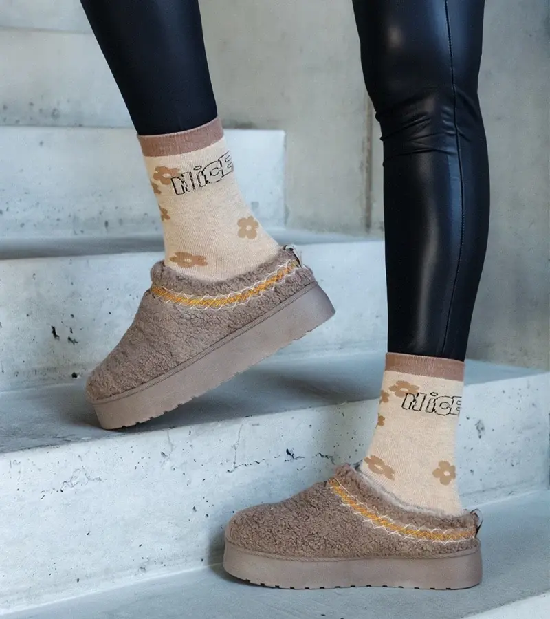 marka niezdefiniowana Brown platform snow boots with low shaft and embroidered pattern Greene