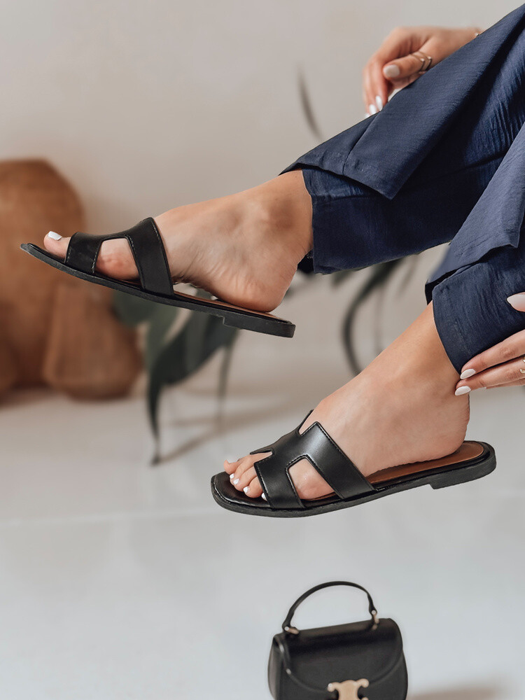 Klapki damskie z wcięciem CLASSROT czarne Dstreet