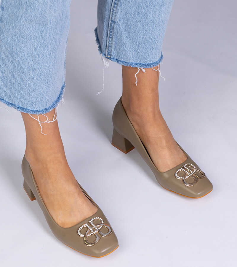 marka niezdefiniowana Green low heel pumps with rhinestones Cahes