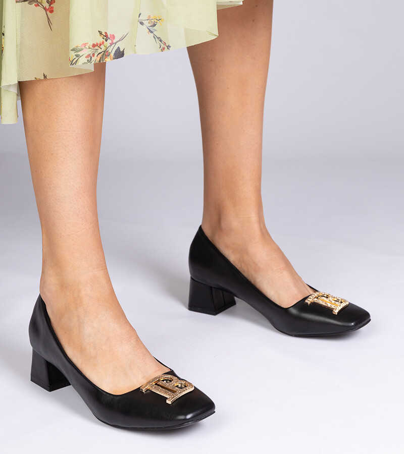 marka niezdefiniowana Black low heel pumps with gold decoration Kessadi