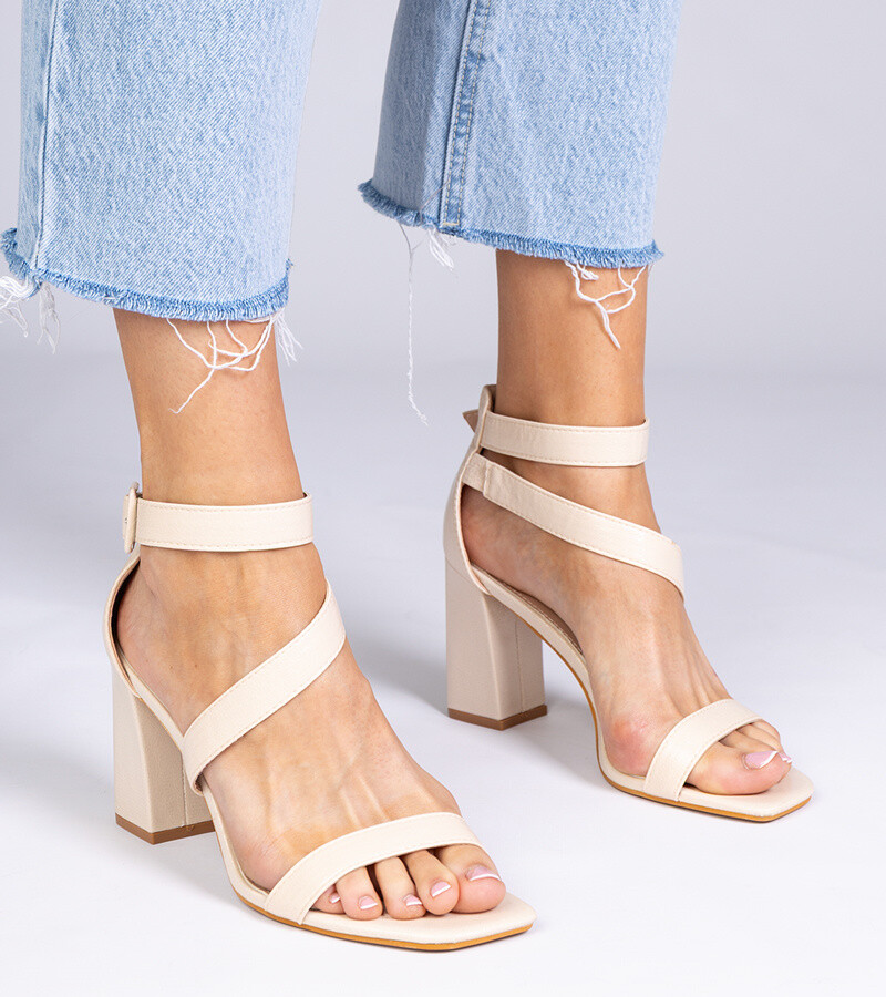 marka niezdefiniowana Beige block heel sandals with buckle Runaz