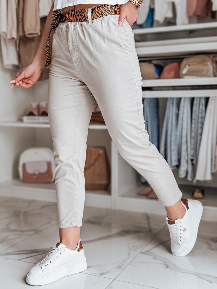 Spodnie damskie casualowe z paskiem MADELINA jasnobeżowe Dstreet