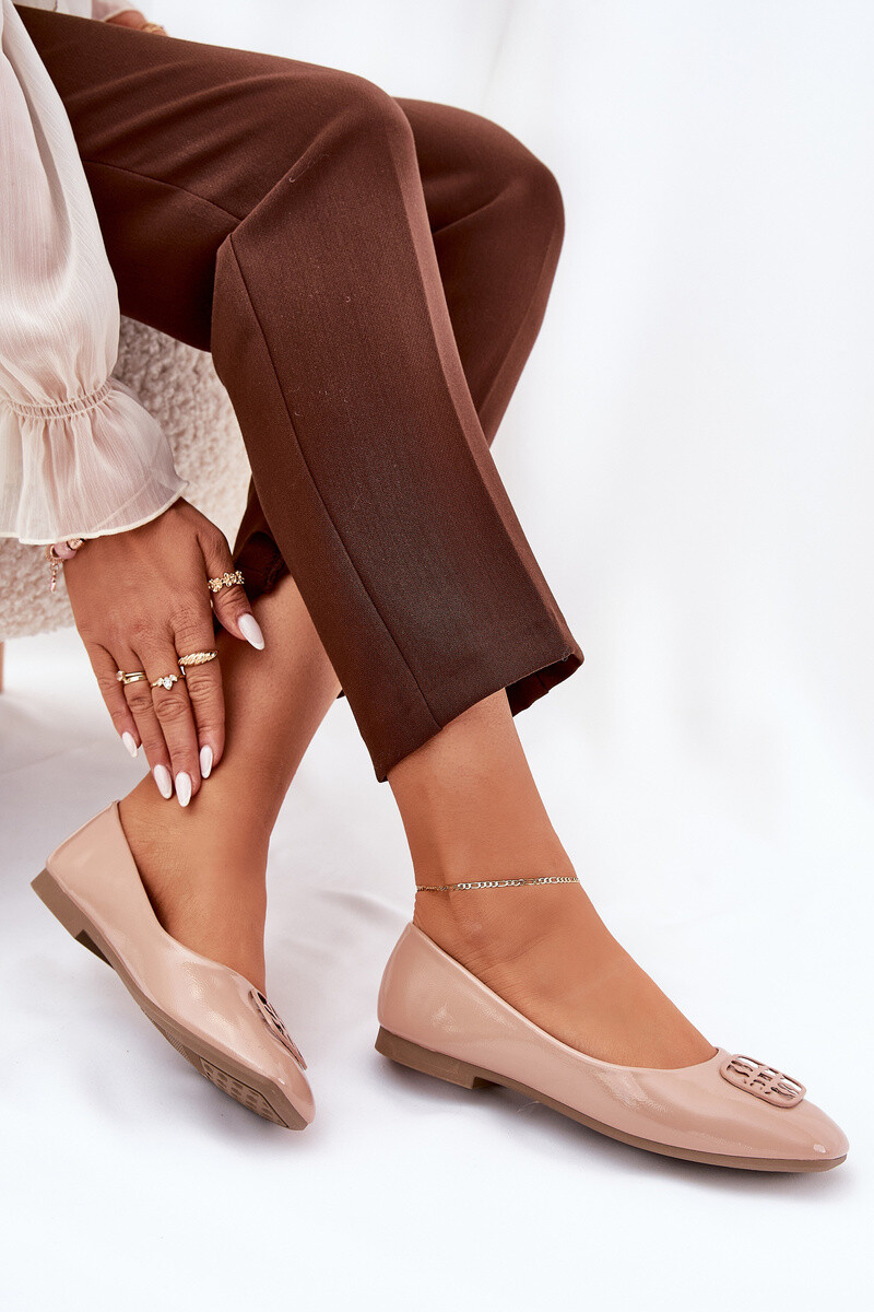 Lakované Elegantní Dámské Baletky S Ozdobným Detalem Béžové Vinceza 17377