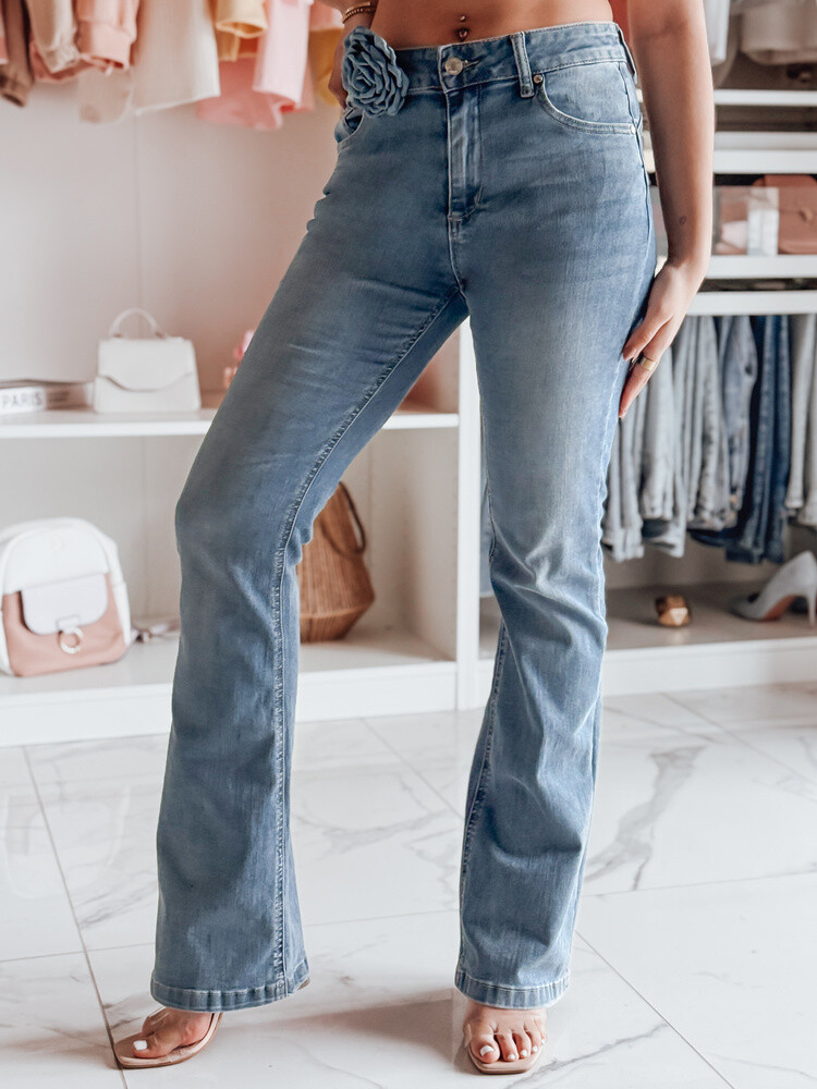 Spodnie damskie jeansowe dzwony z kwiatem FLOWERSSE niebieskie Dstreet