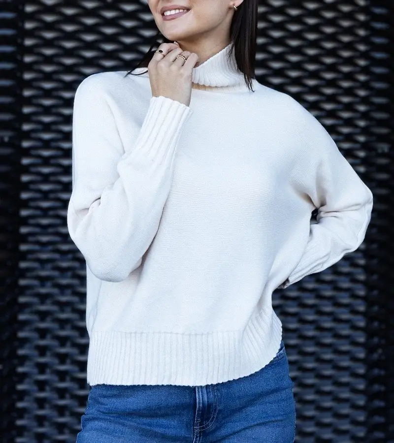 marka niezdefiniowana White loose-fit turtleneck Lukana