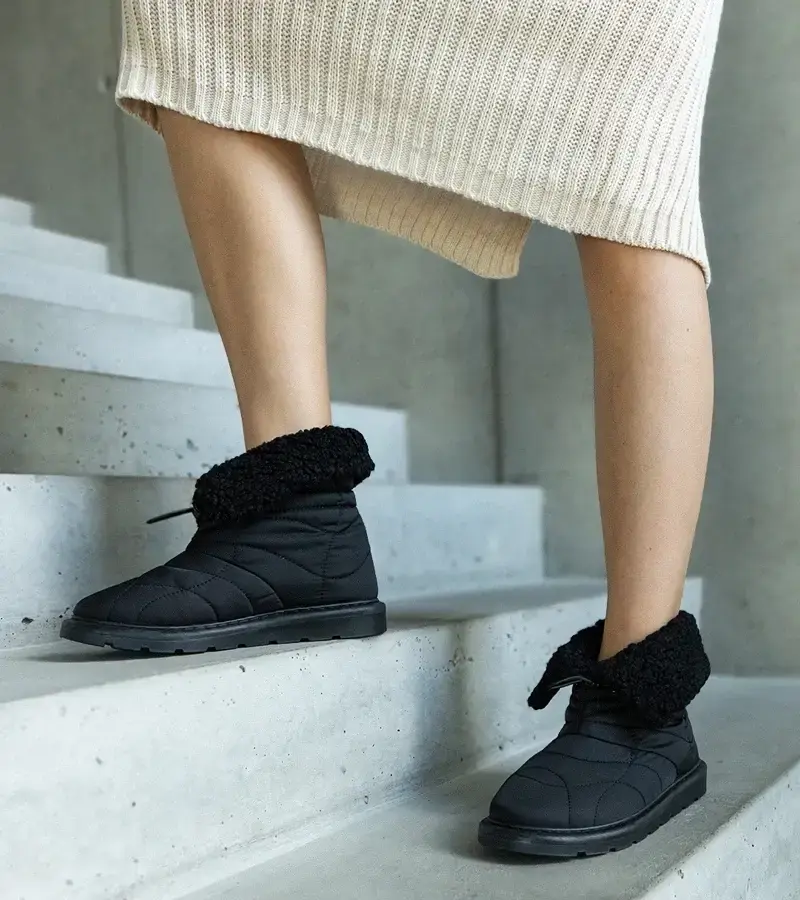 marka niezdefiniowana Black insulated snow boots with welt Caellita