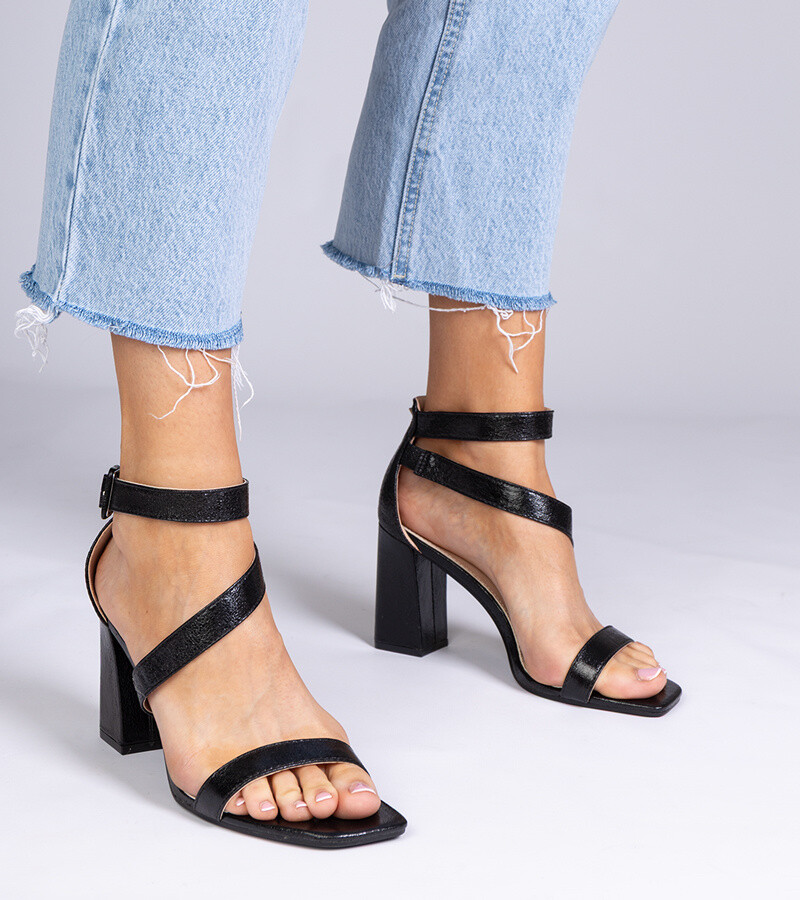 marka niezdefiniowana Black block heel sandals with buckle Runaz