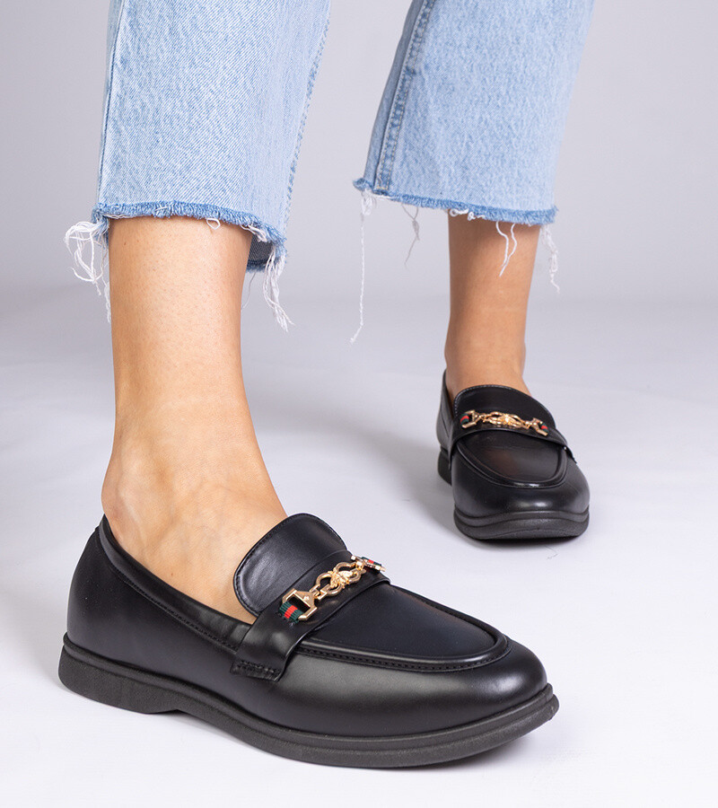 marka niezdefiniowana Black loafers with gold decoration Feola