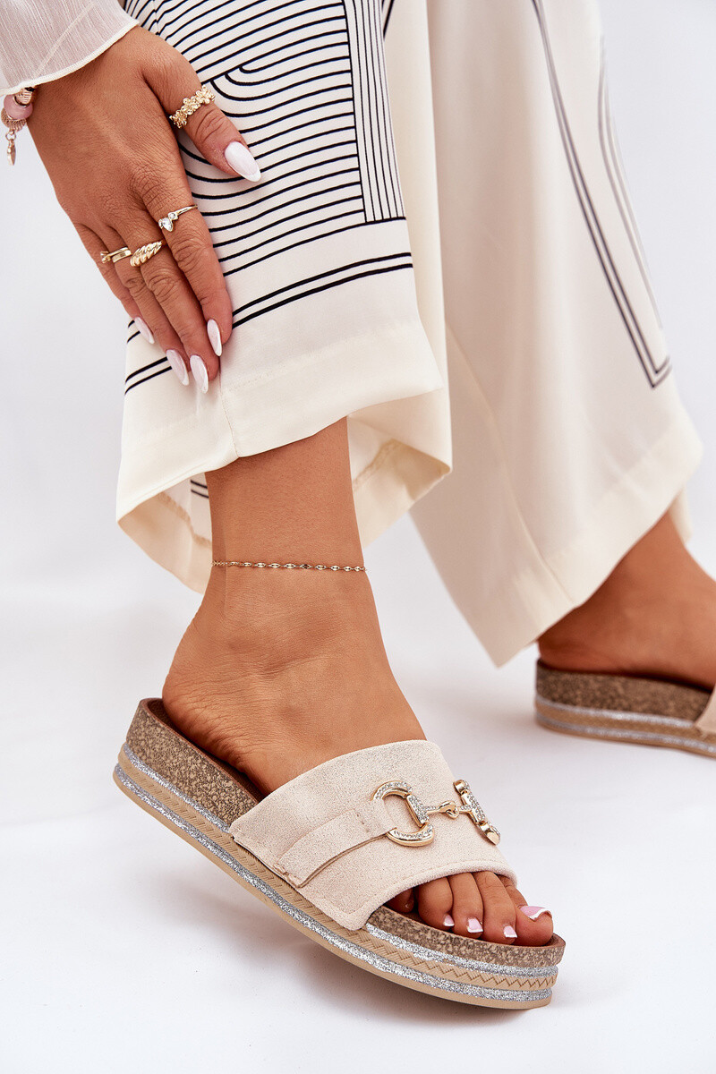 Boto Dámské Klapky Na Platformě Se Zlatou Dekorací A Brilantem Béžové Morisela