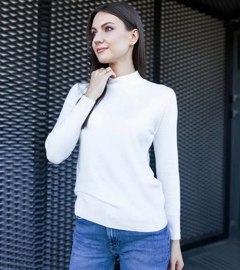 marka niezdefiniowana White classic loose-fit sweater Essana