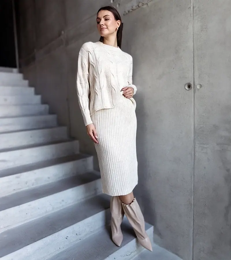 marka niezdefiniowana Beige sweater and skirt set Taisa