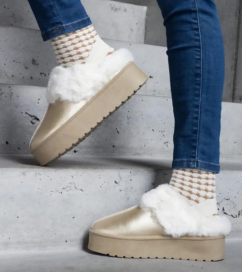 marka niezdefiniowana Gold platform slippers decorated with fur and elastic at the heel Asza