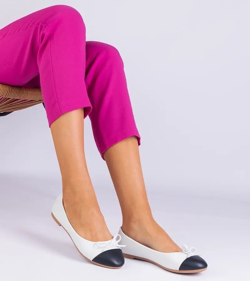 marka niezdefiniowana White ballet flats with a bow and black toe Pikolo