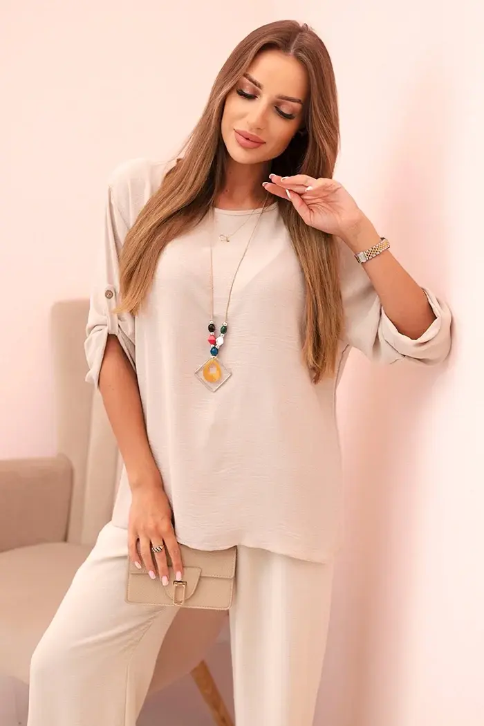 Kesi Włoski Dámský komplet s halenkou s náhrdelníkem a širokými nohavicemi béžový