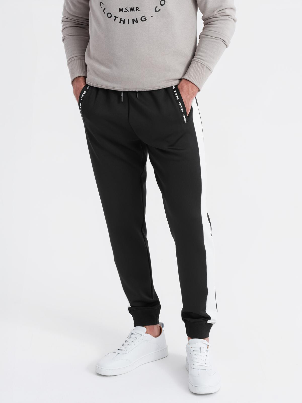 Ombre Men's sweatpants joggers with contrasting stripes - black
