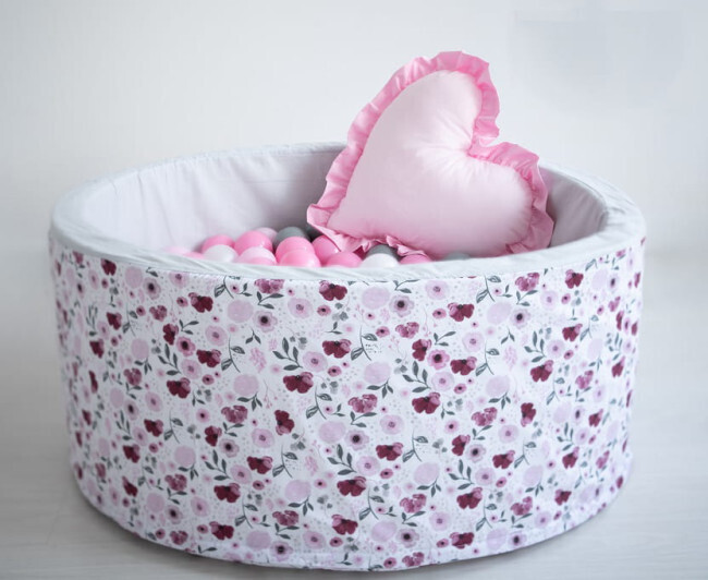 Suchý bazén s míčky s kytičkami