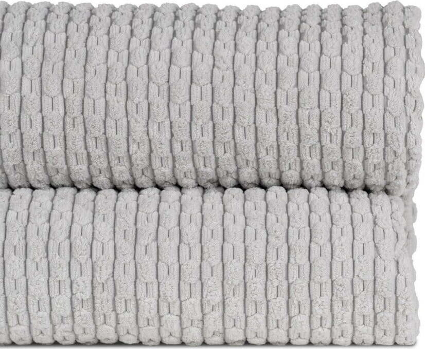 Světle šedý prošívaný přehoz 180x260 cm – Ixia