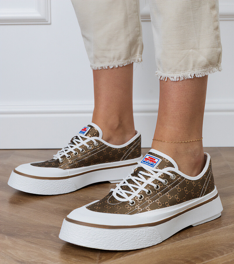 D/CEO White platform sandals with closed toe line Kolla