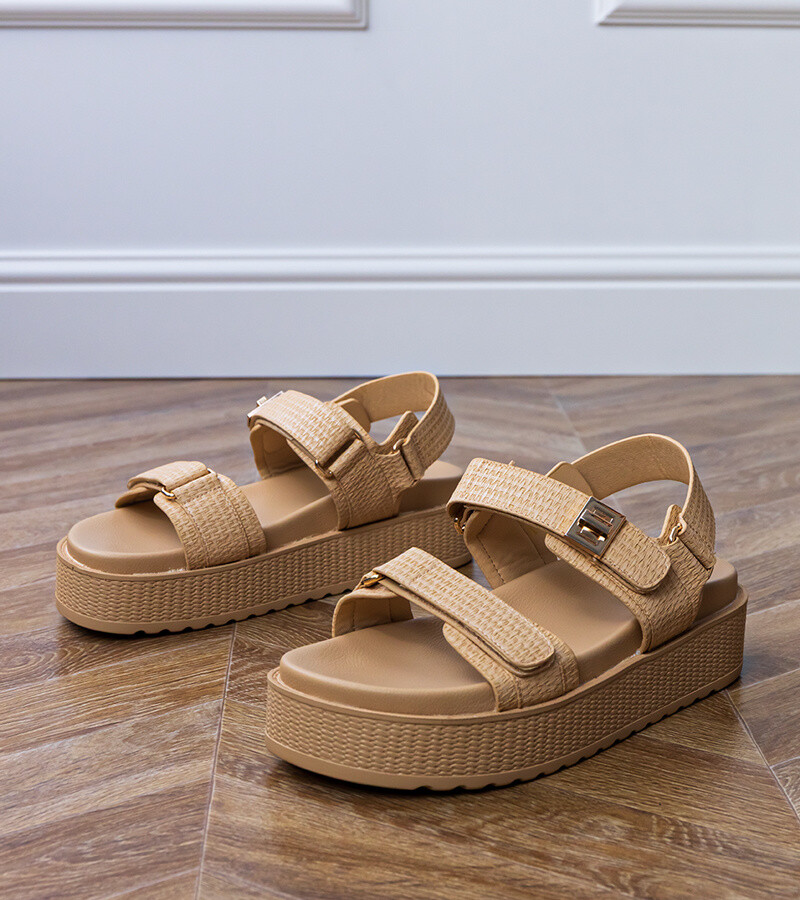 D/CEO Black platform sandals with lace-up strap Zambera