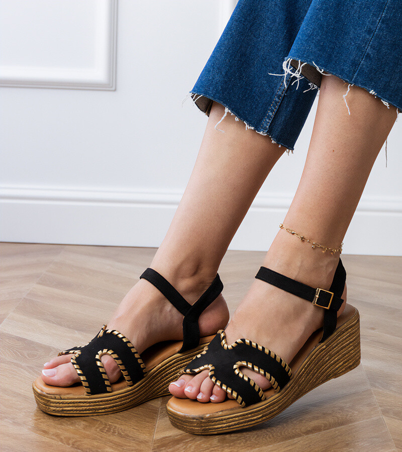 D/CEO Black sandals with embroidery on the edges Lurisa