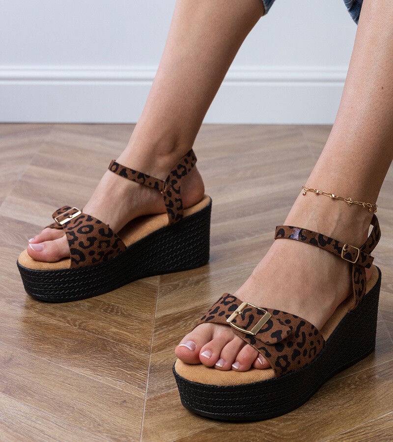 D/CEO Sarni women's leopard print sandals with decorative buckle