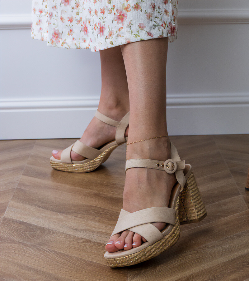D/CEO Beige sandals with straps on a block heel Luwes