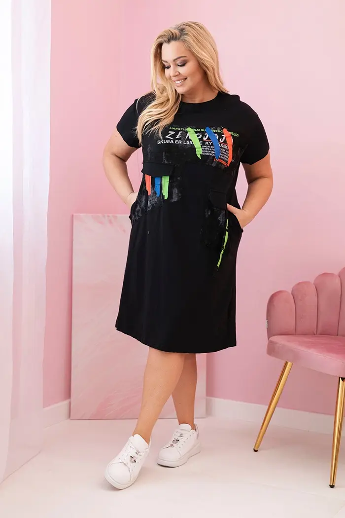 Kesi Włoski Dámské bavlněné šaty Plus Size s barevným potiskem a kapsou černý