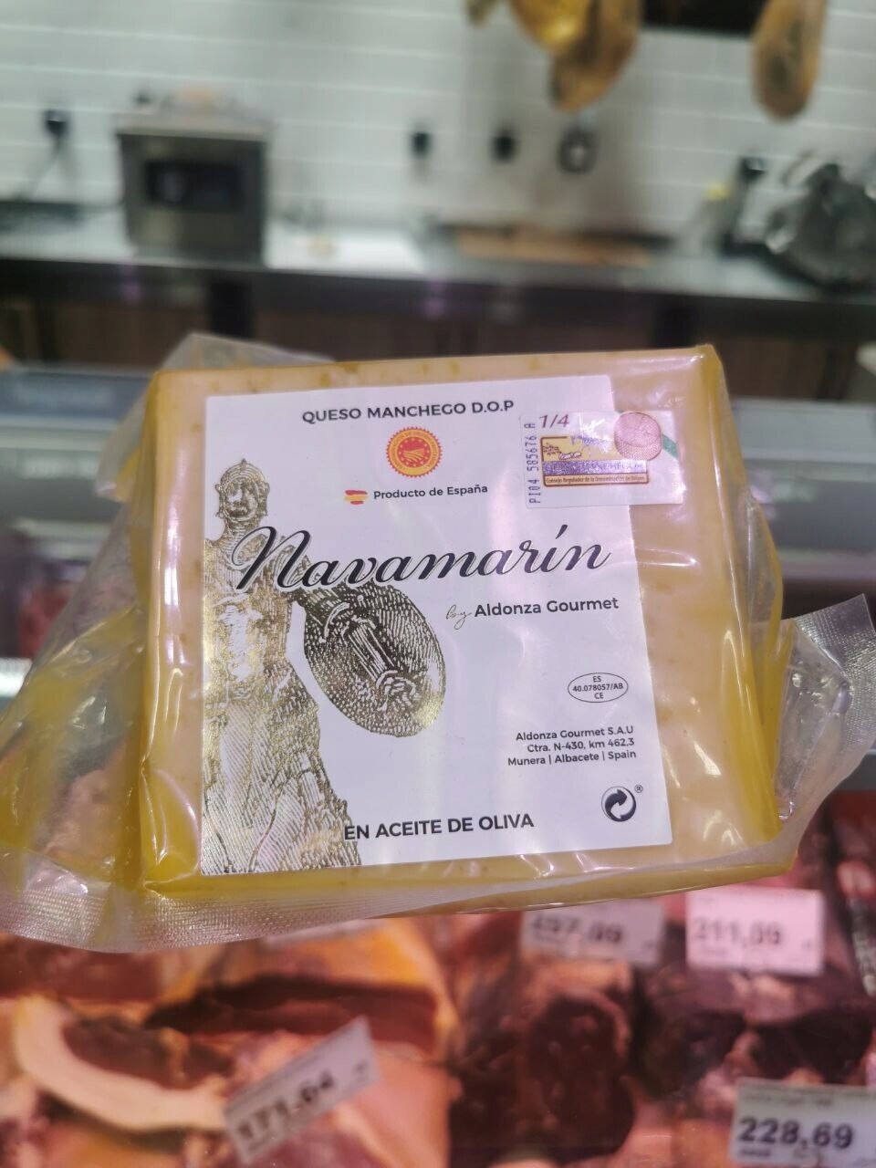 Španělský ovčí sýr v olivovém oleji Queso Manchego en aceite de oliva