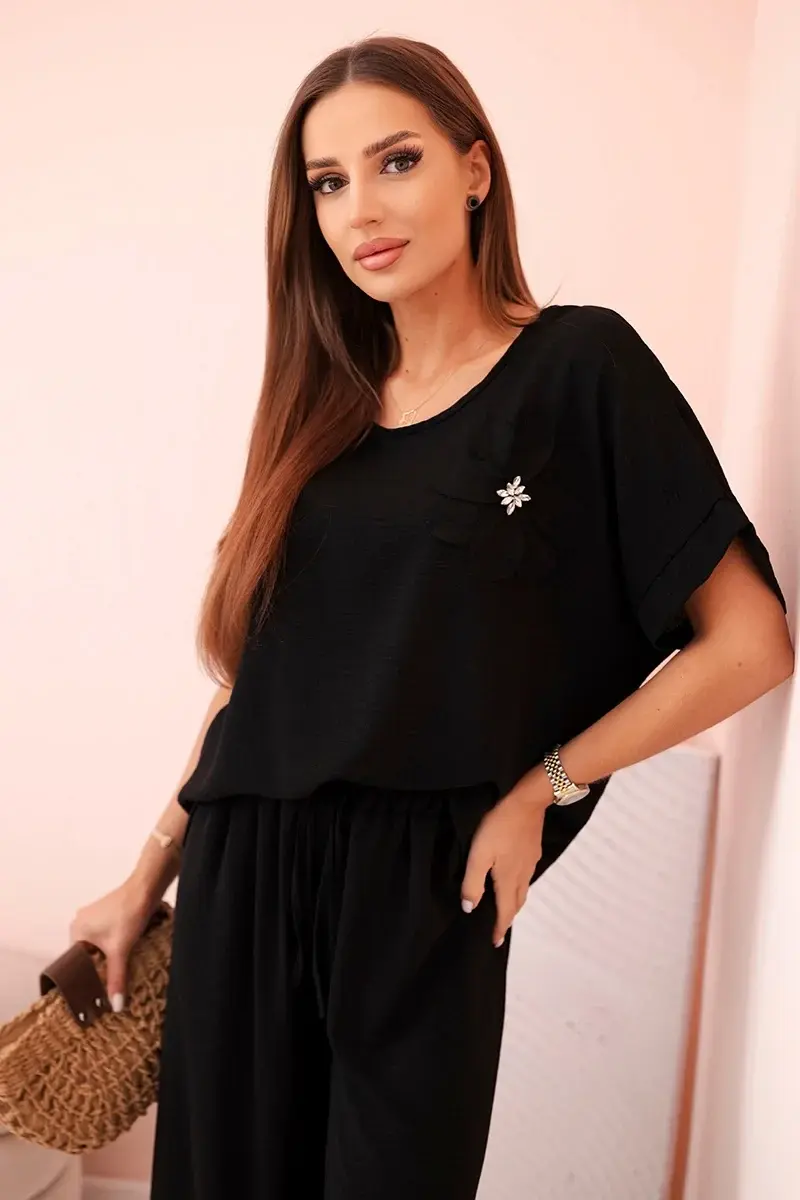 Kesi Włoski Dámský komplet z viskózy s ozdobným květem a širokými kalhotami - fuchsie černý