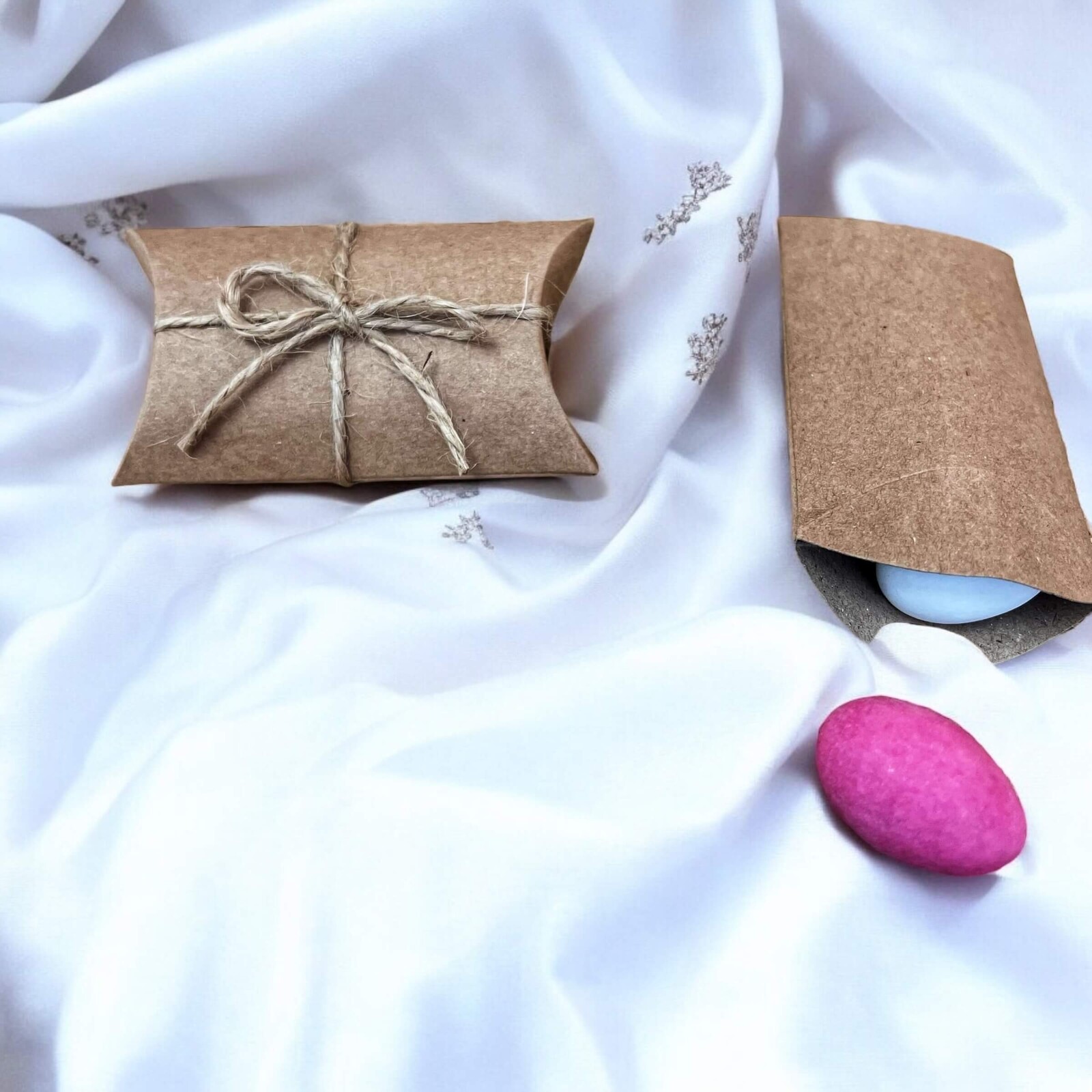 Nutworld.cz Svatební dárkové mandličky v hnědé krabičce 