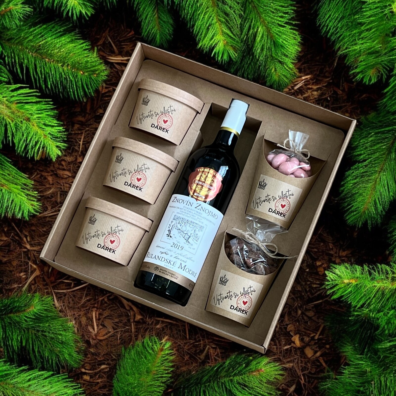 Nutworld.cz Firemní dárek VÍNO A MIX OŘECHŮ EKO A KELÍMEK - XL