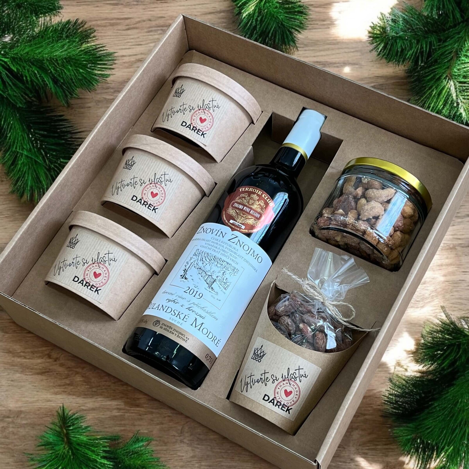 Nutworld.cz Firemní dárek VÍNO A MIX OŘECHŮ EKO, SKLO A KELÍMEK  - XL